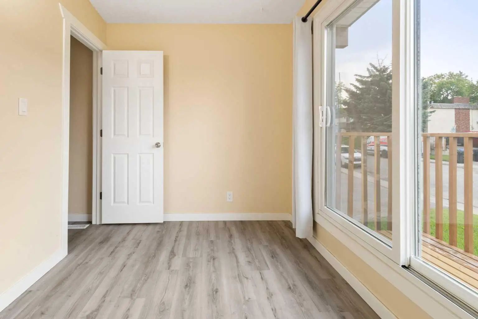 11268 6  Southwest, Calgary – Multi-Family 4 plex Listing Photo 23
