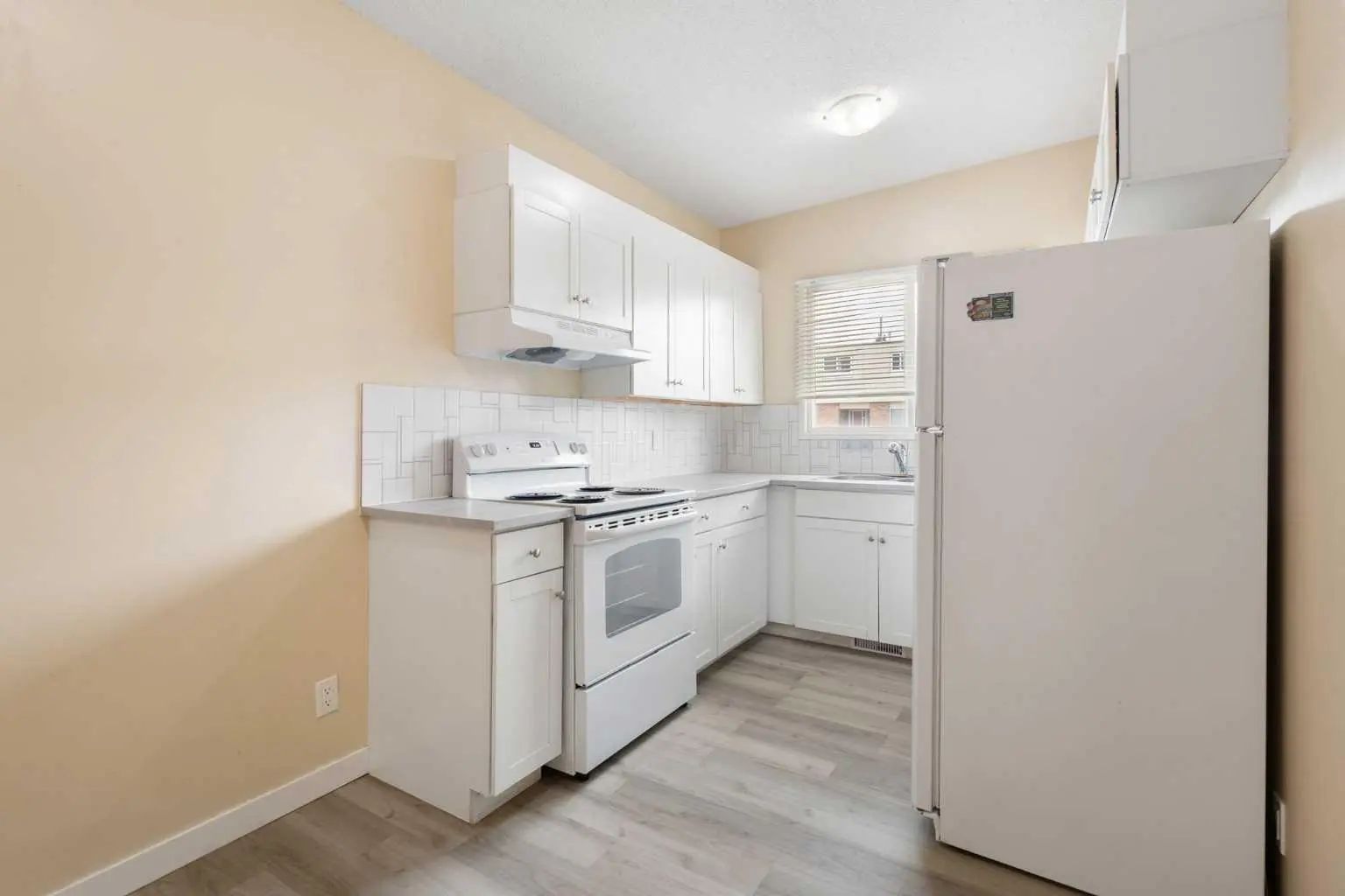 11268 6  Southwest, Calgary – Multi-Family 4 plex Listing Photo 25