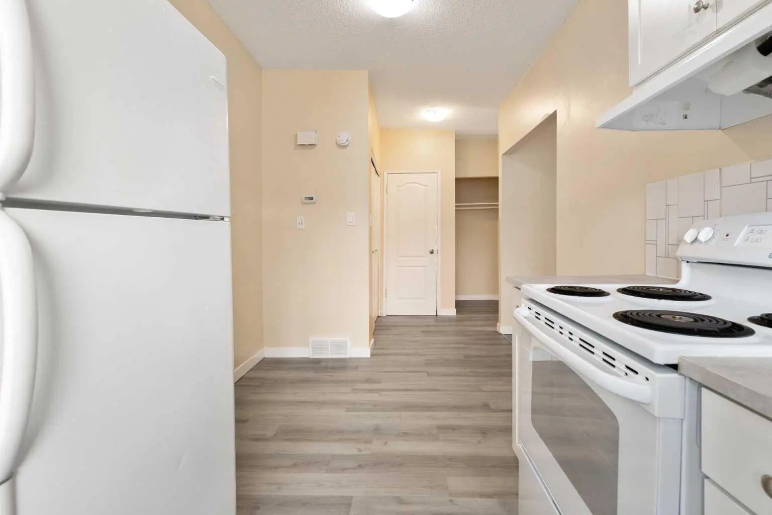 11268 6  Southwest, Calgary – Multi-Family 4 plex Listing Photo 26