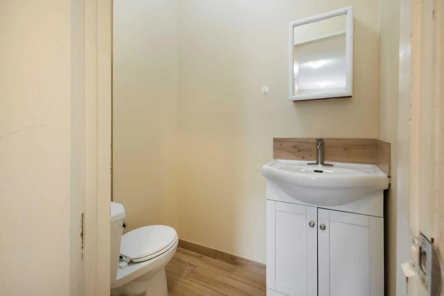 11268 6  Southwest, Calgary – Multi-Family 4 plex Listing Photo 27