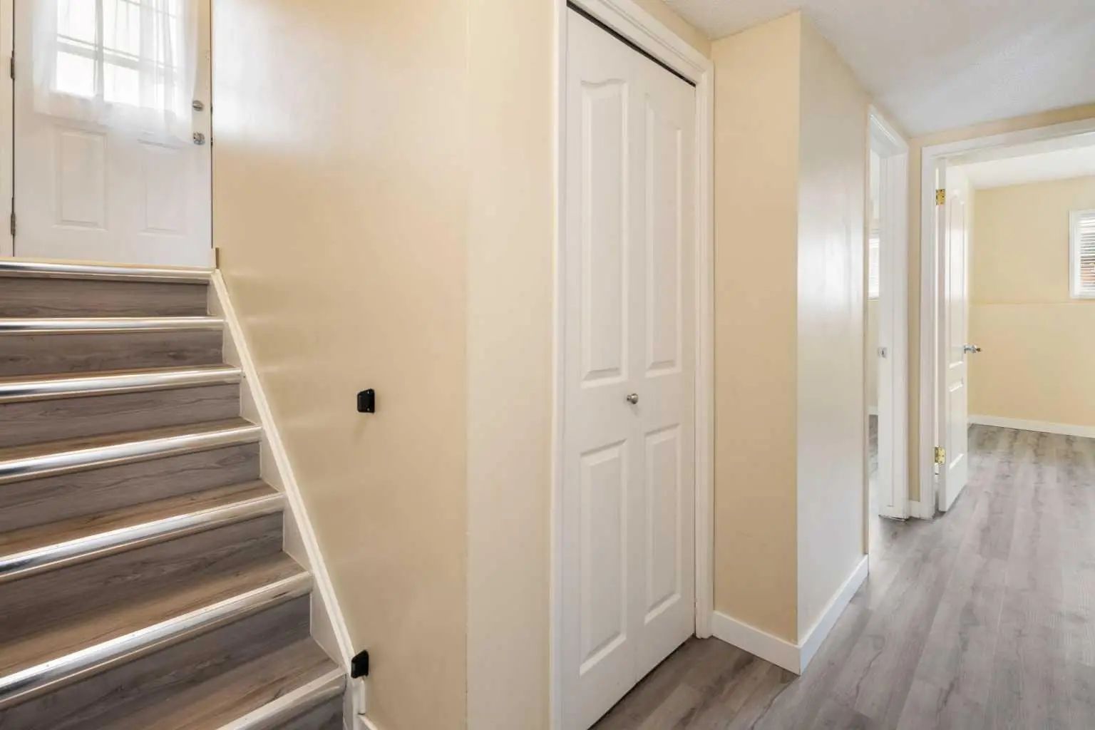 11268 6  Southwest, Calgary – Multi-Family 4 plex Listing Photo 28