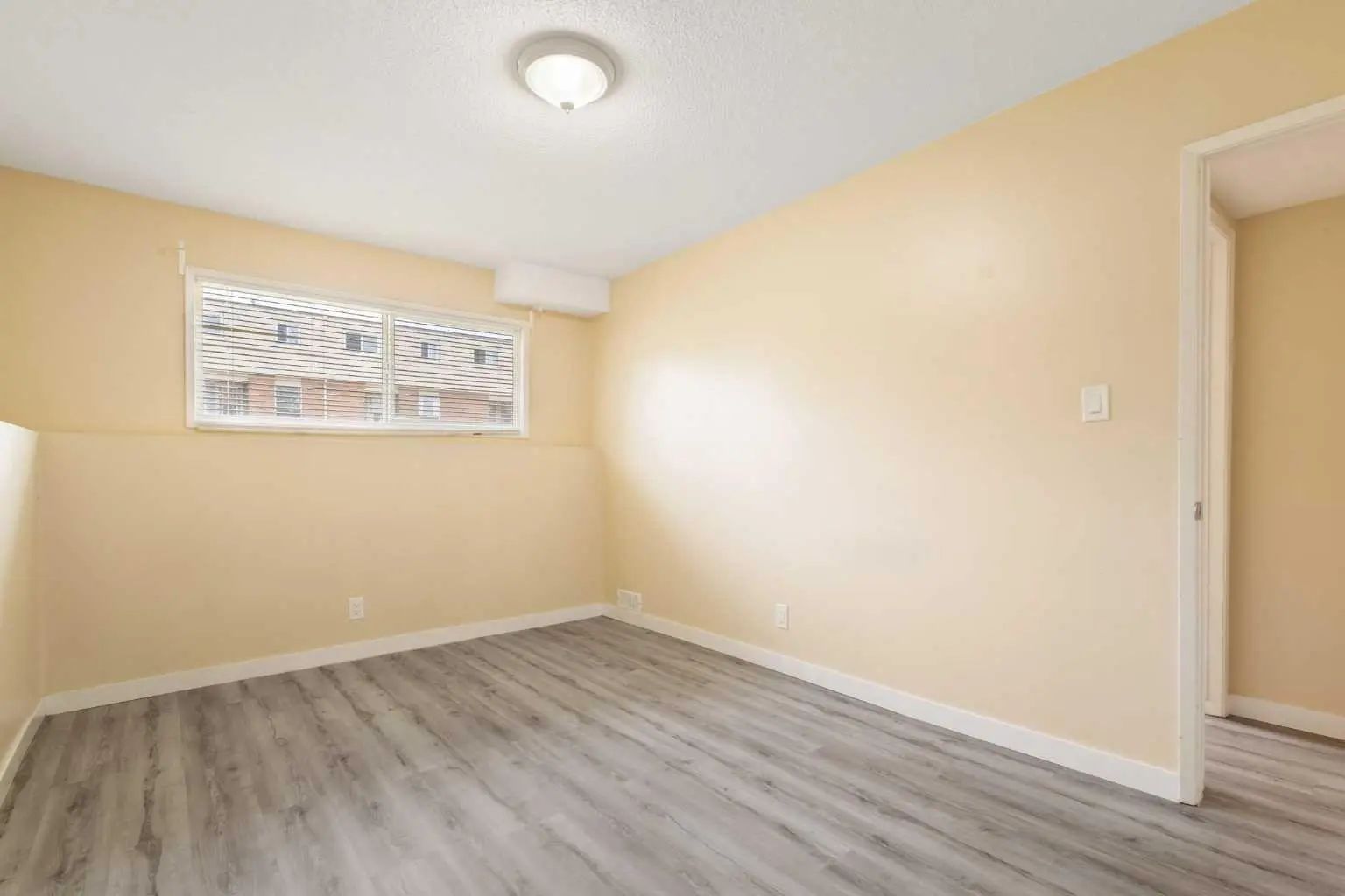 11268 6  Southwest, Calgary – Multi-Family 4 plex Listing Photo 30