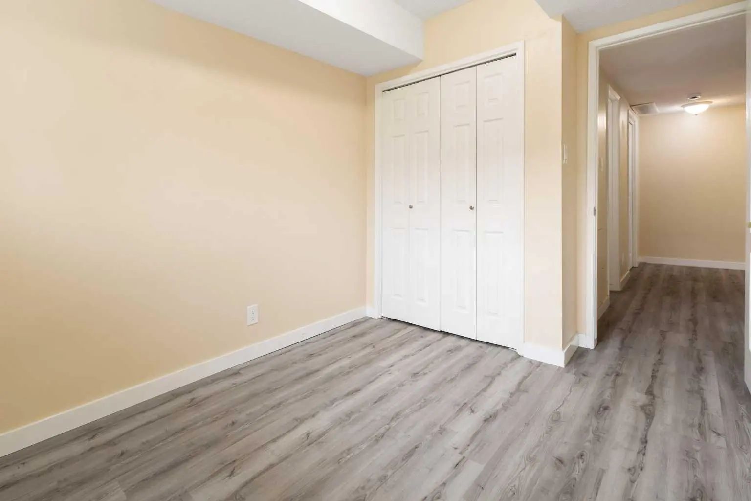11268 6  Southwest, Calgary – Multi-Family 4 plex Listing Photo 31