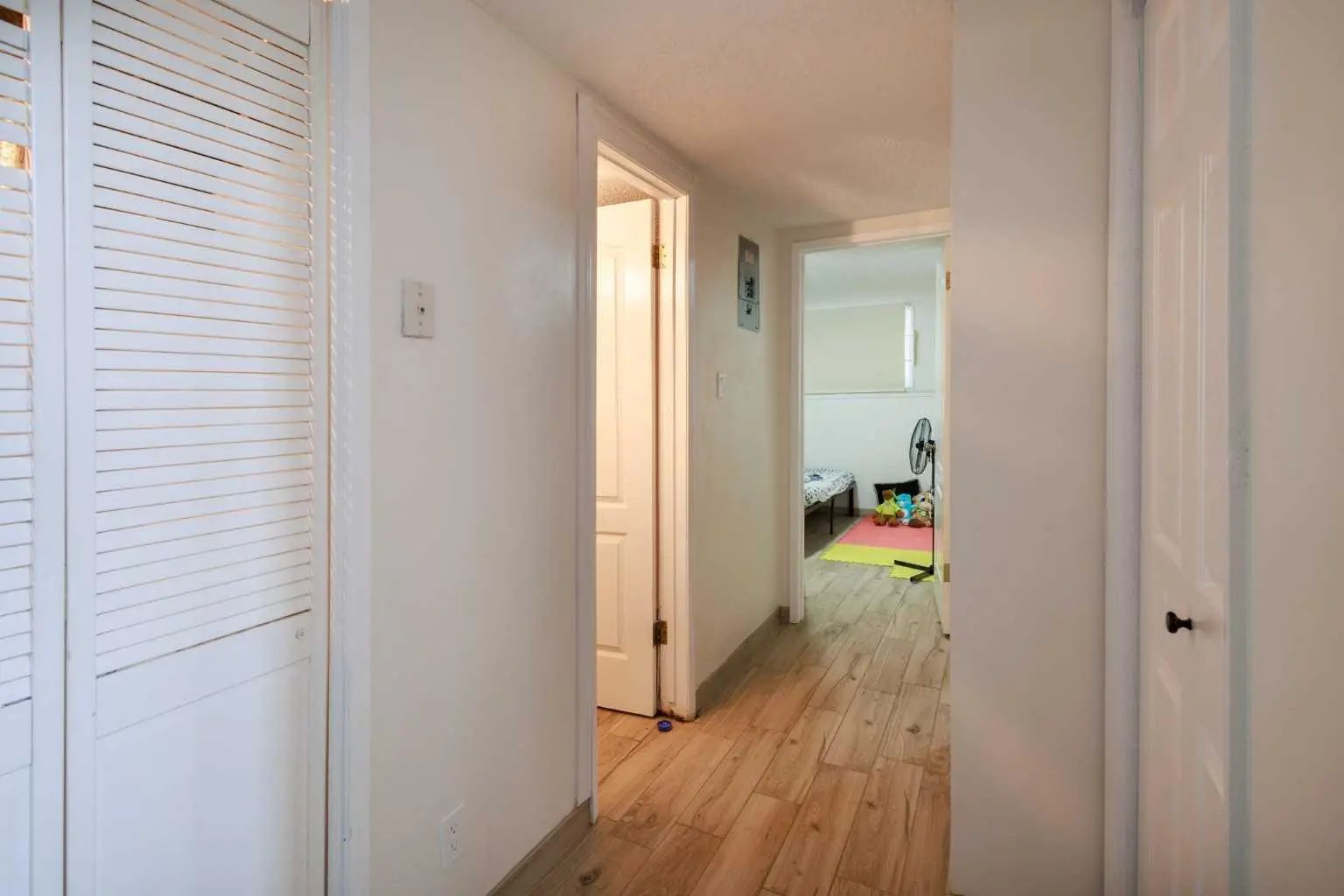 11268 6  Southwest, Calgary – Multi-Family 4 plex Listing Photo 36