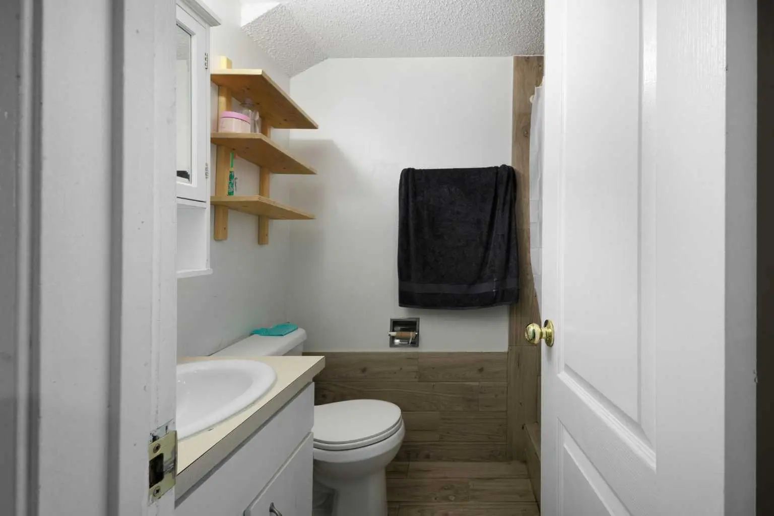11268 6  Southwest, Calgary – Multi-Family 4 plex Listing Photo 44