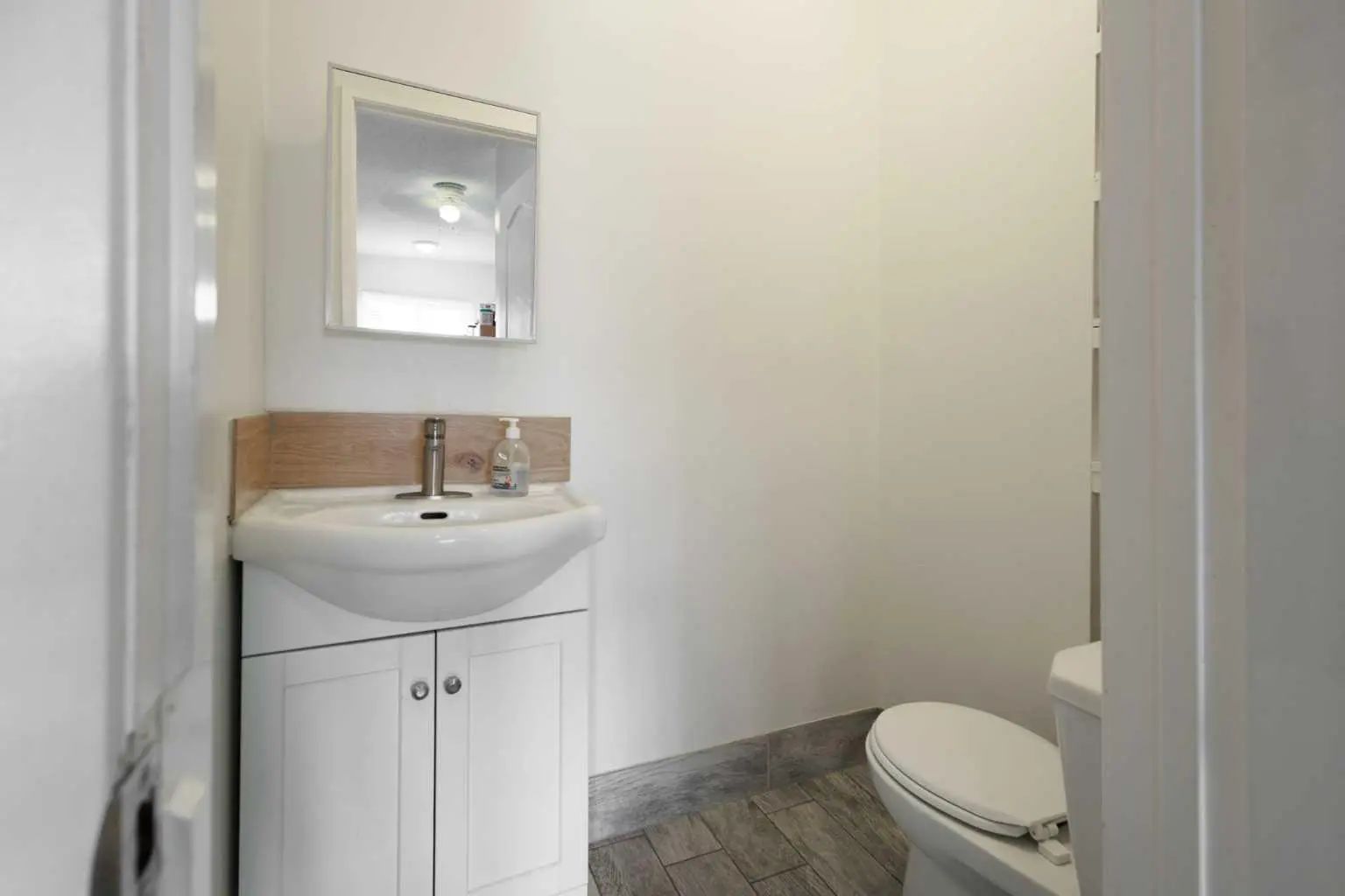 11268 6  Southwest, Calgary – Multi-Family 4 plex Listing Photo 6
