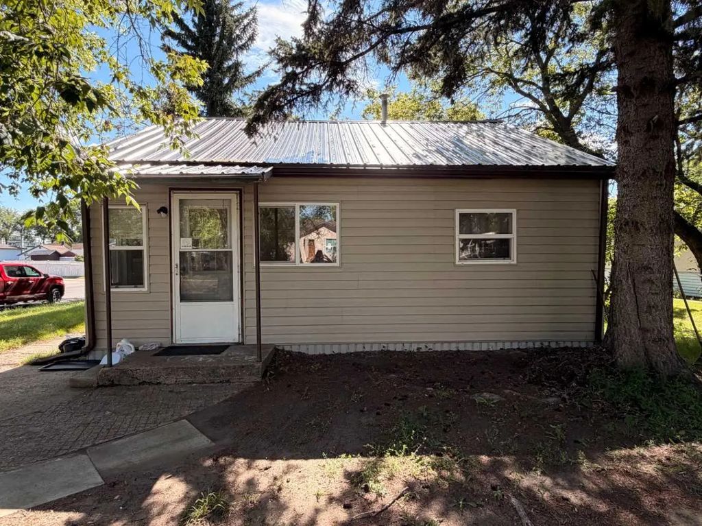 737 6 Avenue , Wainwright