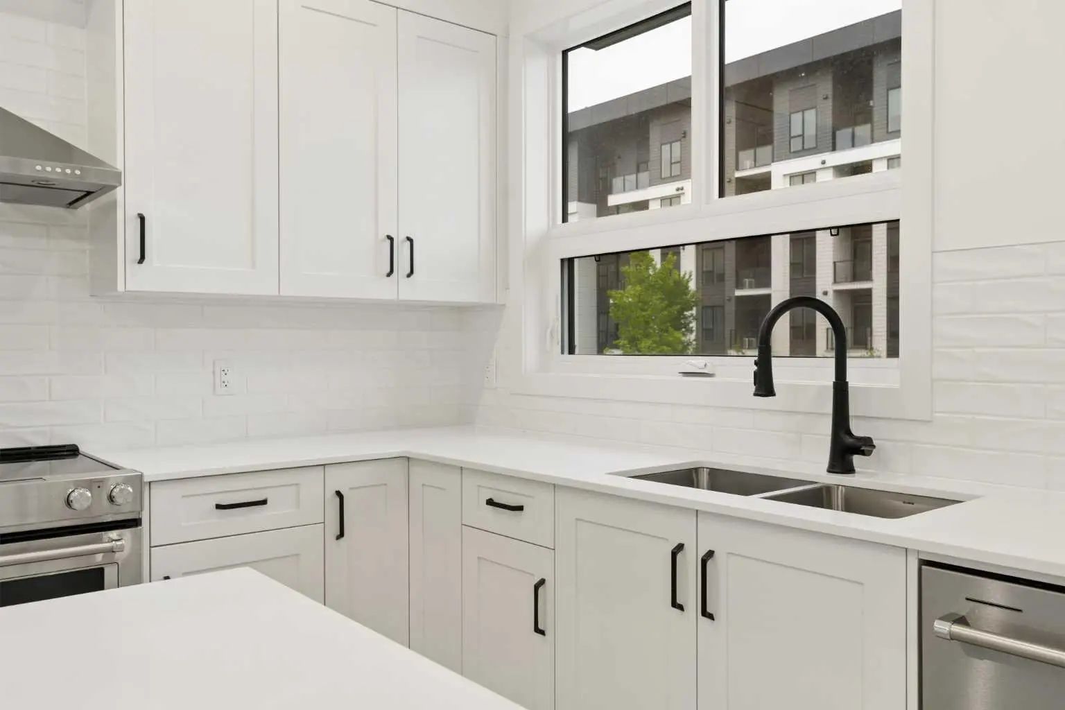 1469 Na'a Drive Southwest, Calgary – Residential Row/Townhouse Listing Photo 5