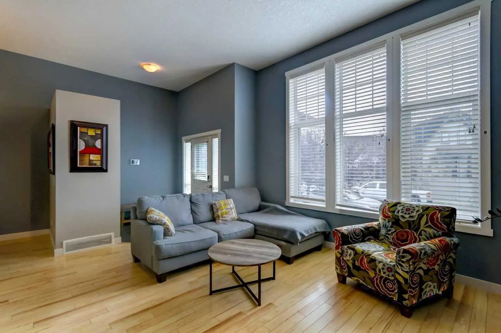 6 Elgin Meadows Road Se, Calgary