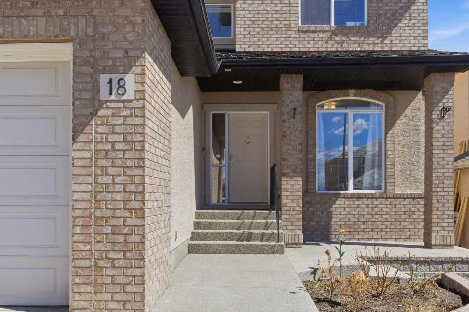 18 Royal Crest Way Northwest, Calgary – Residential Detached Listing Photo 3