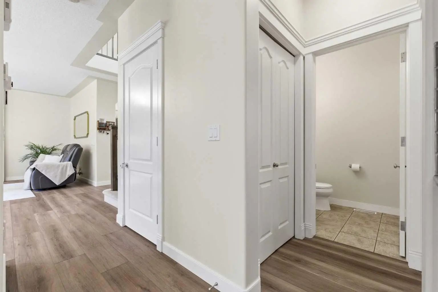 18 Royal Crest Way Northwest, Calgary – Residential Detached Listing Photo 6