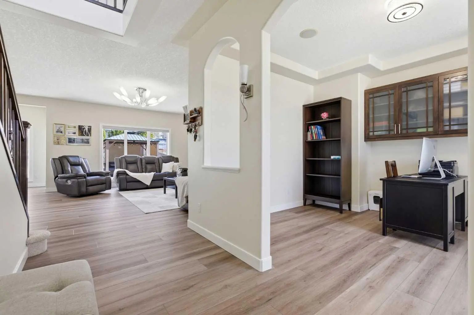 18 Royal Crest Way Northwest, Calgary – Residential Detached Listing Photo 9
