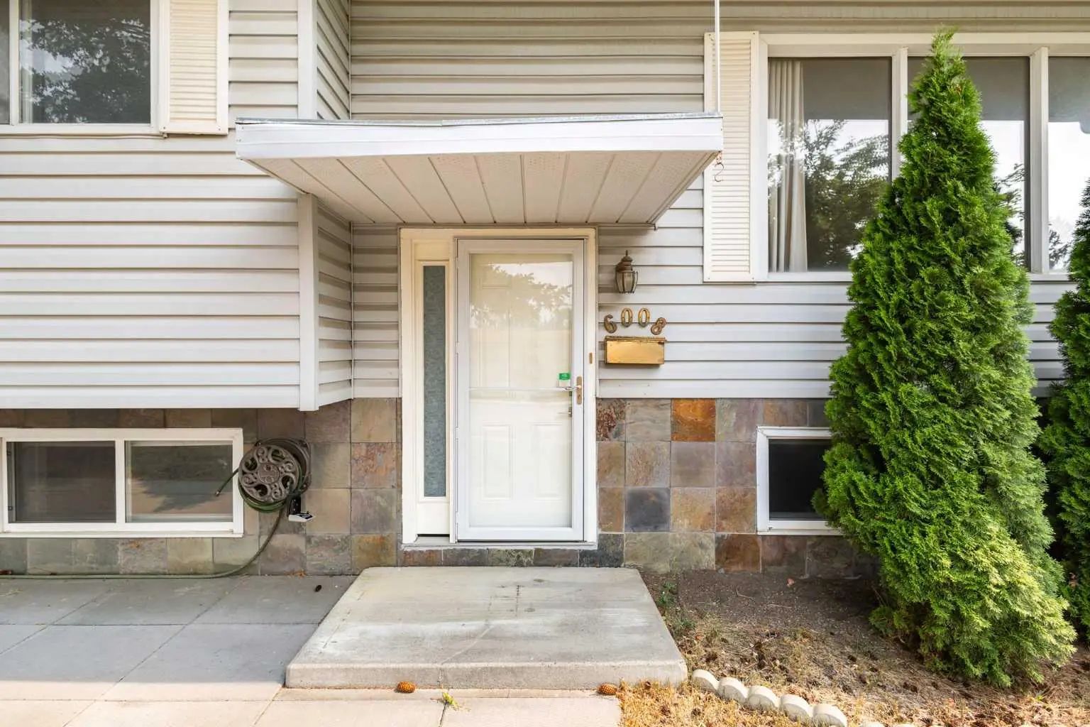 6008 Dalgetty Drive Northwest, Calgary – Residential Detached Listing Photo 3
