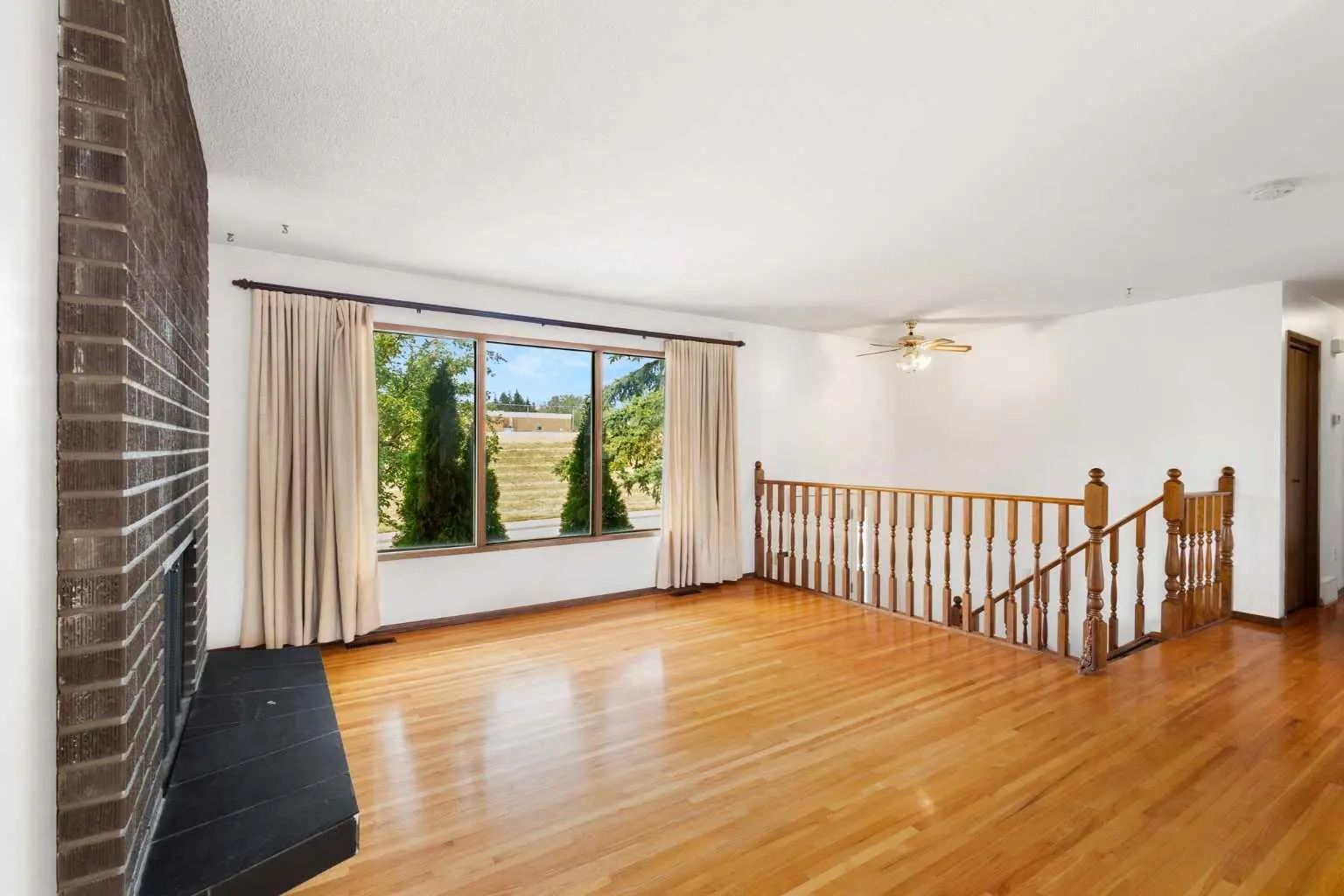 6008 Dalgetty Drive Northwest, Calgary – Residential Detached Listing Photo 7