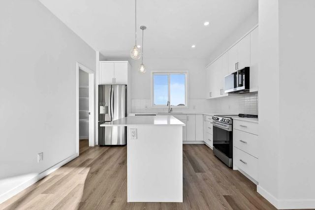 12 Hotchkiss Parade Se, Calgary