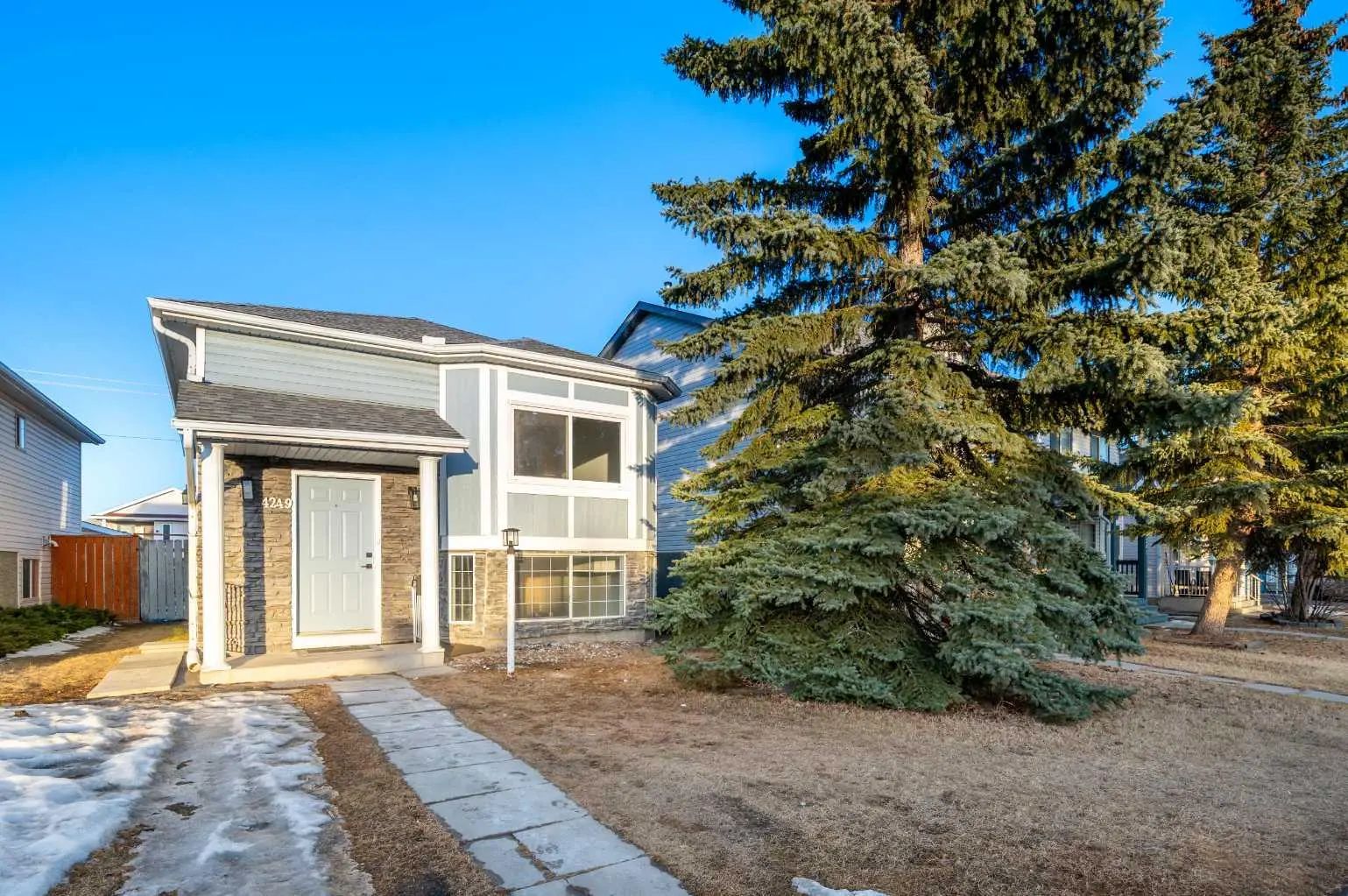 4249 Catalina Boulevard Northeast, Calgary – Residential Detached Listing Photo 2