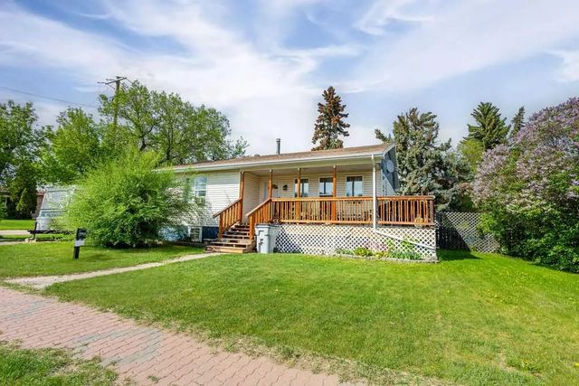 502 5 Avenue , Wainwright