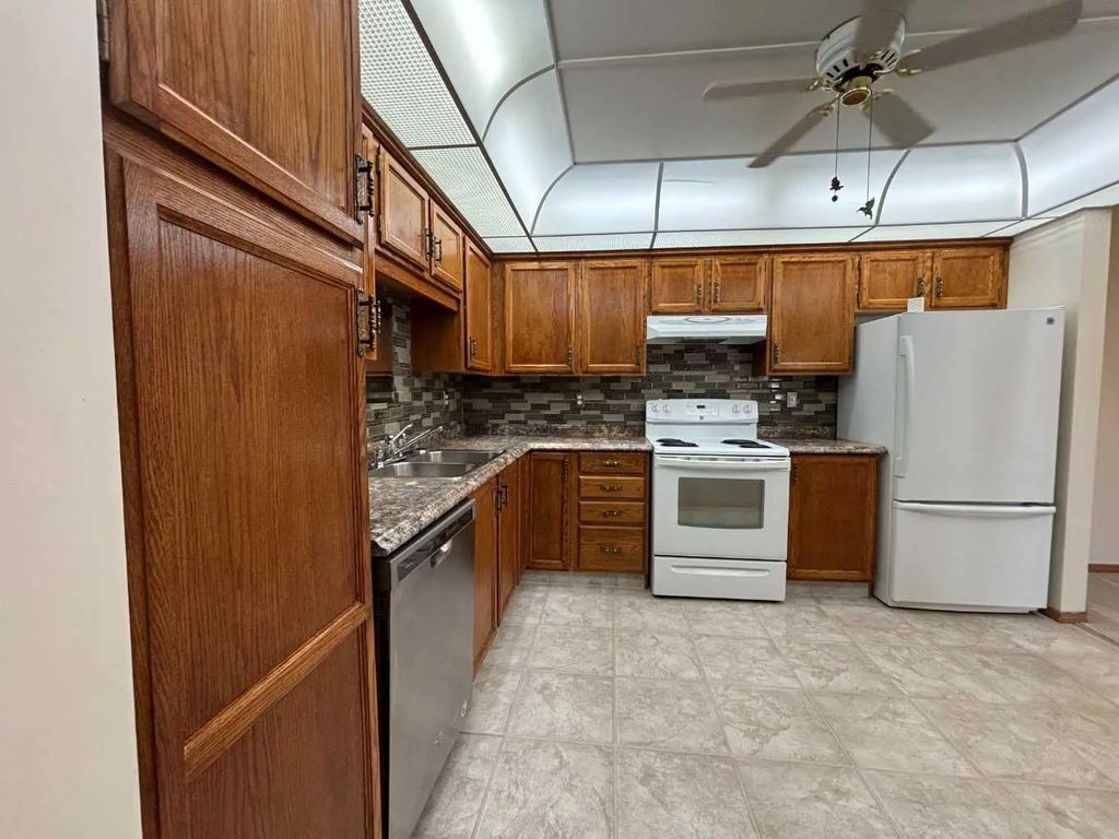 305 3090 15 Avenue Se, Medicine Hat