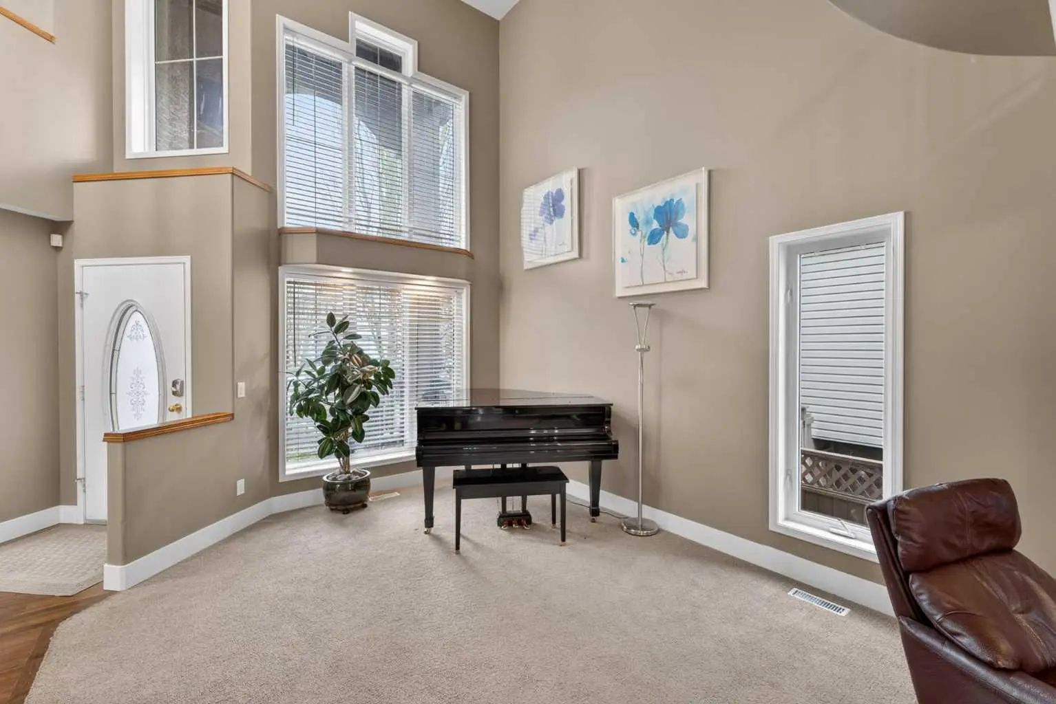 111 Valley Ponds Crescent Northwest, Calgary – Residential Detached Listing Photo 2