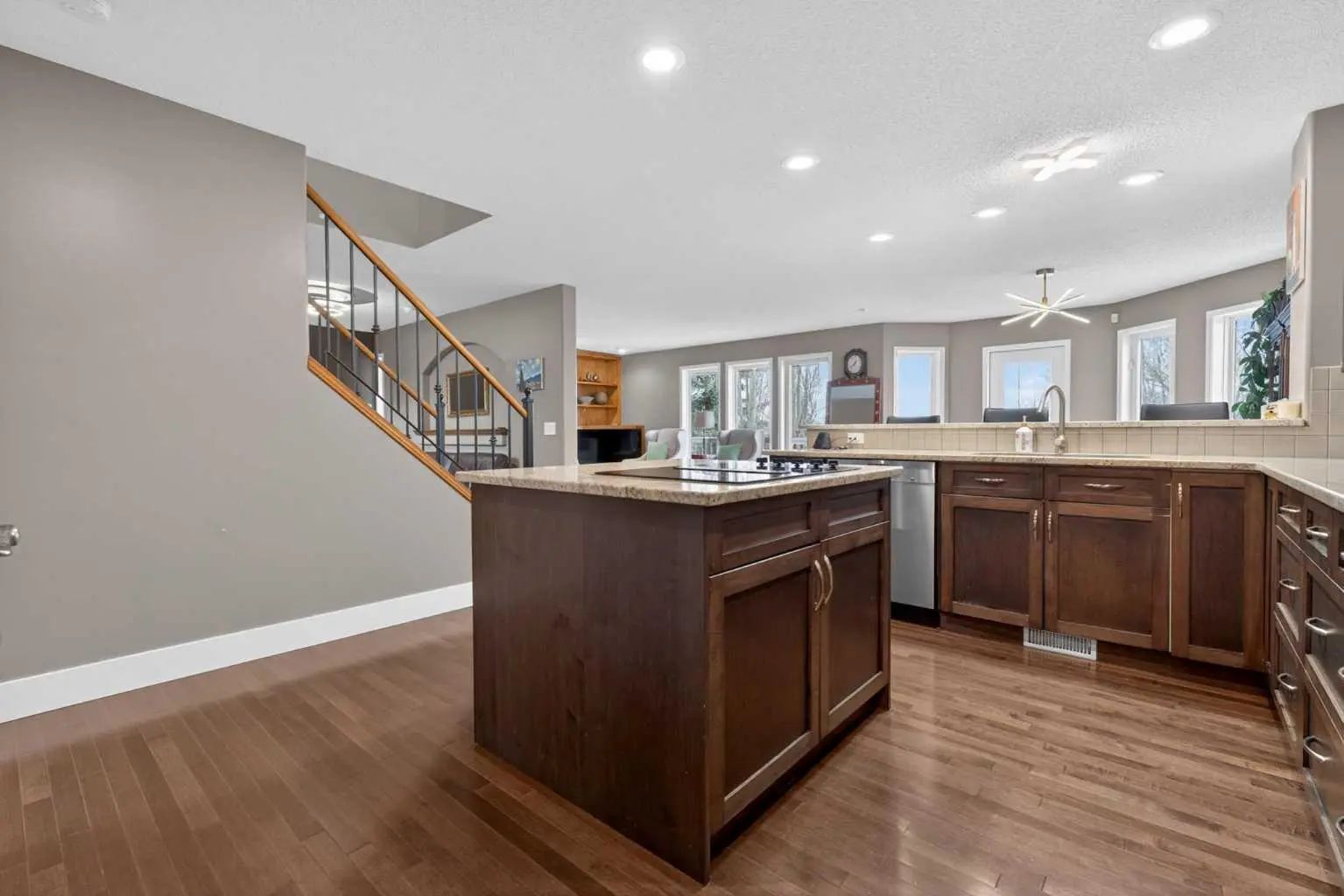 111 Valley Ponds Crescent Northwest, Calgary – Residential Detached Listing Photo 8