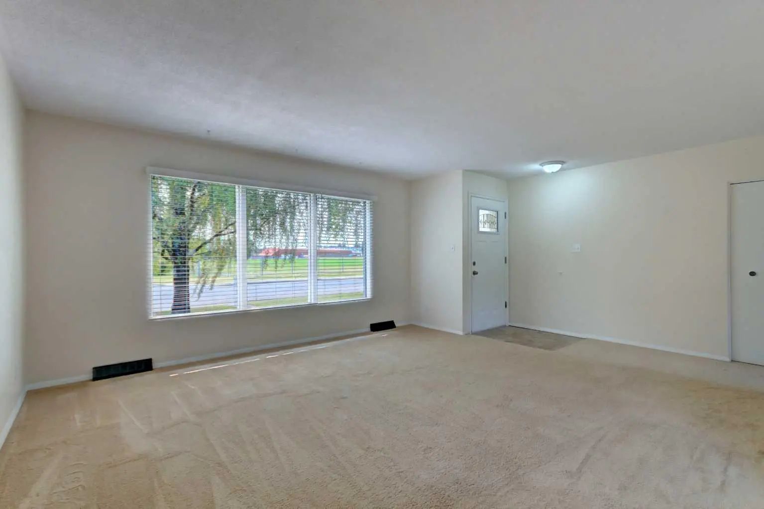 328 86 Avenue Southeast, Calgary – Residential Detached Listing Photo 4