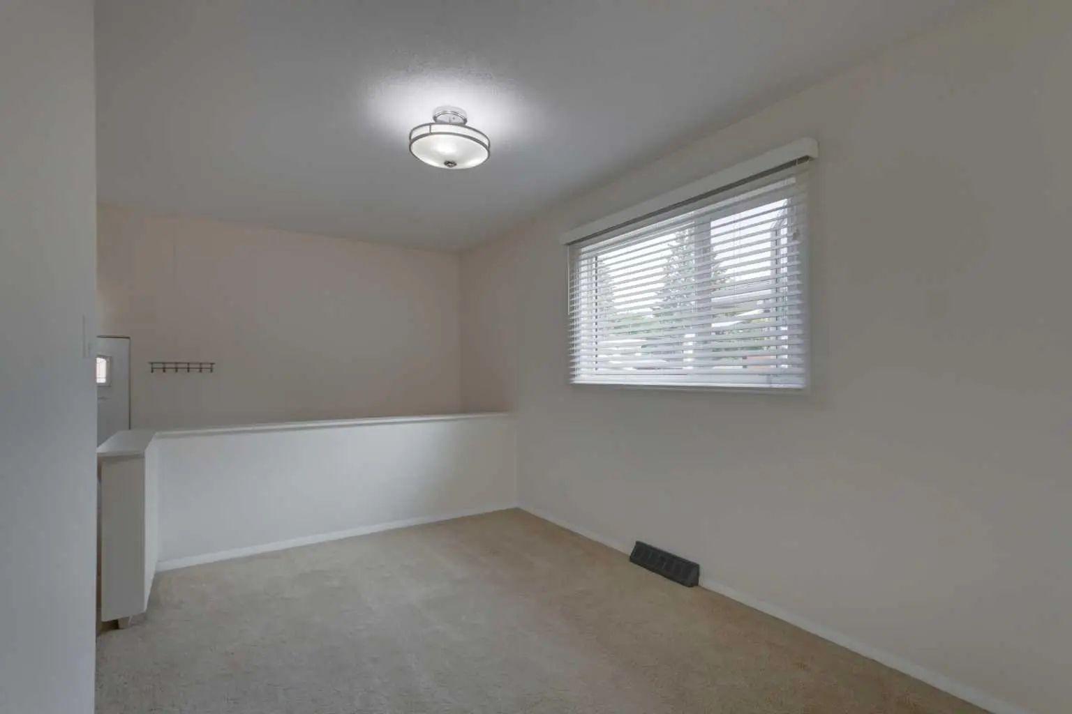 328 86 Avenue Southeast, Calgary – Residential Detached Listing Photo 7