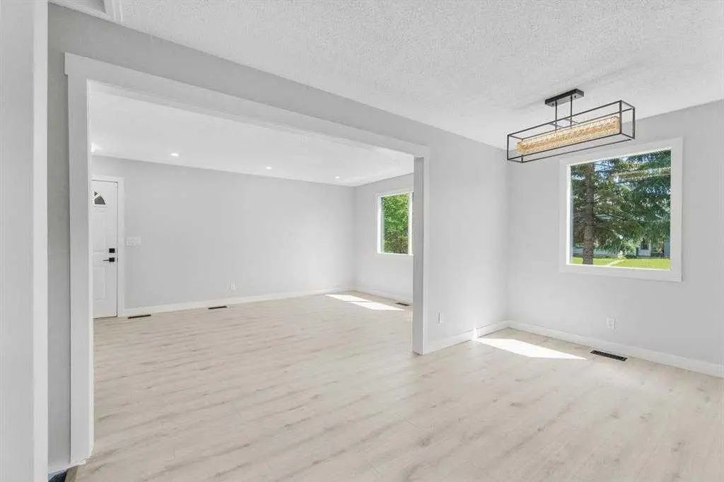 6420 26 Avenue Northeast, Calgary – Residential Detached Listing Photo 5