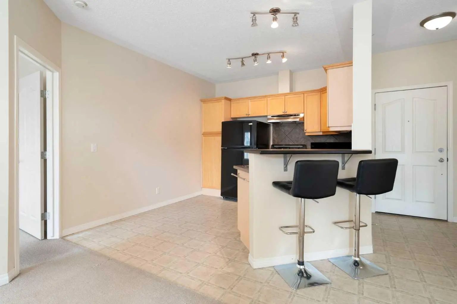 422 369 Rocky Vista Park Northwest, Calgary – Residential Apartment Listing Photo 5