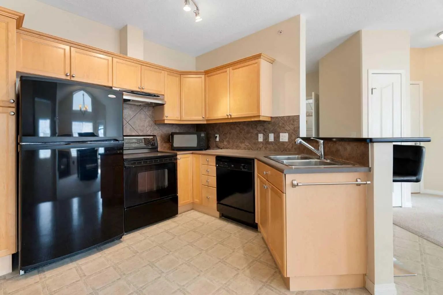 422 369 Rocky Vista Park Northwest, Calgary – Residential Apartment Listing Photo 7
