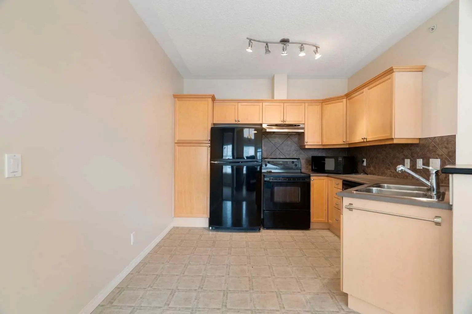 422 369 Rocky Vista Park Northwest, Calgary – Residential Apartment Listing Photo 8