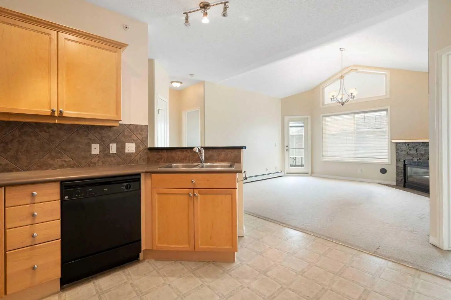 422 369 Rocky Vista Park Northwest, Calgary – Residential Apartment Listing Photo 9