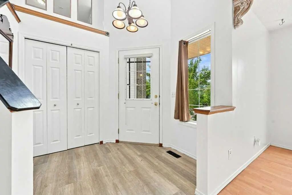 100 Coventry Road Northeast, Calgary – Residential Detached Listing Photo 3