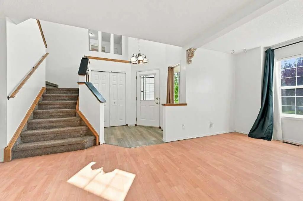 100 Coventry Road Northeast, Calgary – Residential Detached Listing Photo 4