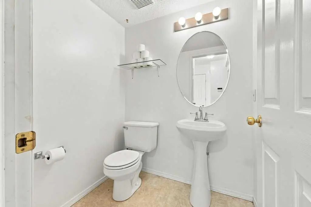100 Coventry Road Northeast, Calgary – Residential Detached Listing Photo 7