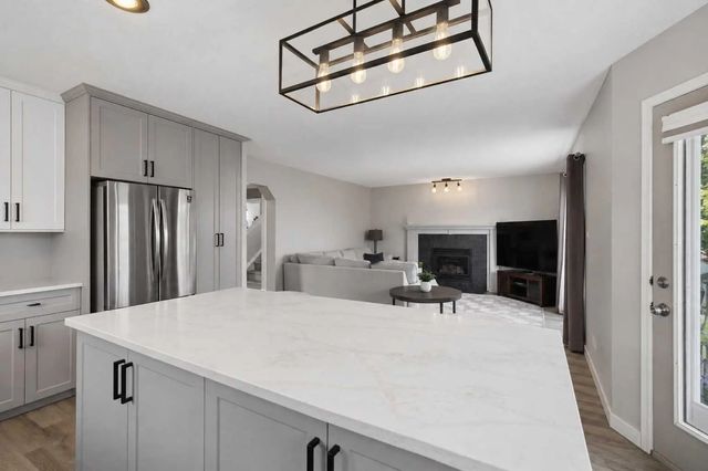 122 Sceptre Close Nw, Calgary