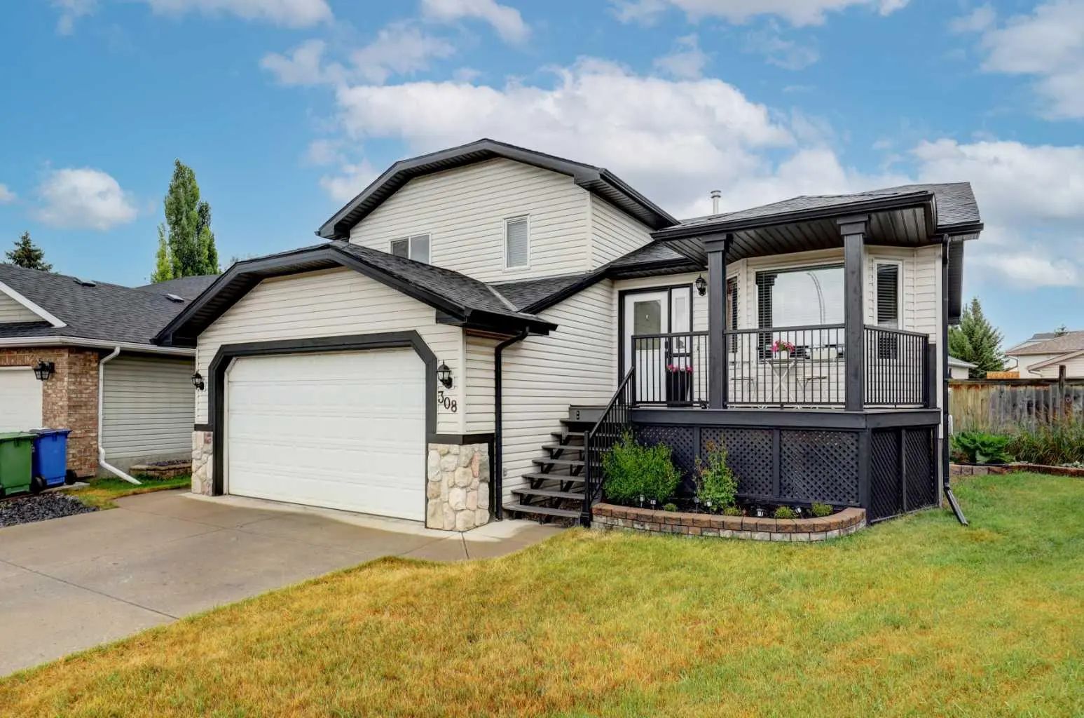 Cochrane Home for Sale: Residential Listing in West Terrace