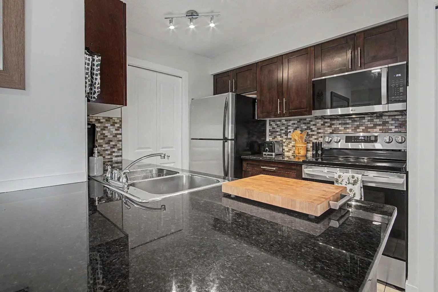 3407 403 Mackenzie Way Southwest, Airdrie – Residential Apartment Listing Photo 13