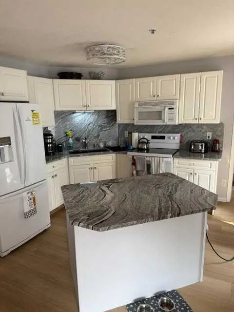 205 3205 Valleyview Park Southeast, Calgary – Residential Apartment Listing Photo 2