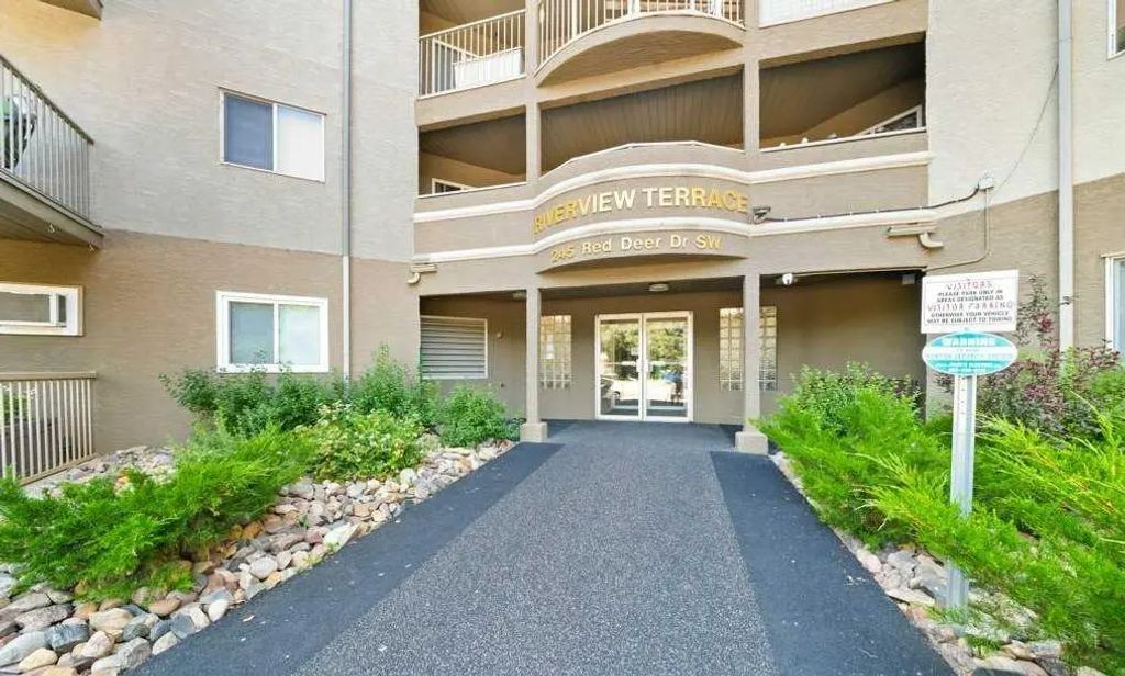 202 245 Red Deer Drive Sw, Medicine Hat