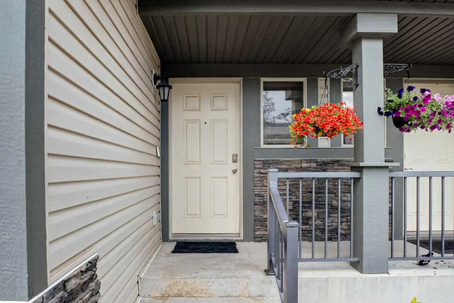 224 Bayside Point Southwest, Airdrie – Residential Row/Townhouse Listing Photo 4