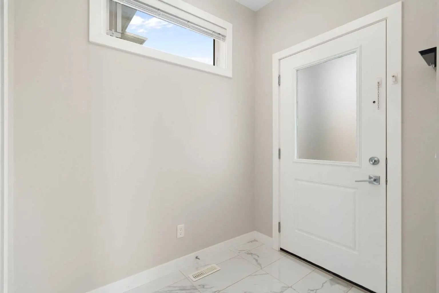 125 Corner Meadows Gate Northeast, Calgary – Residential Semi Detached (Half Duplex) Listing Photo 2