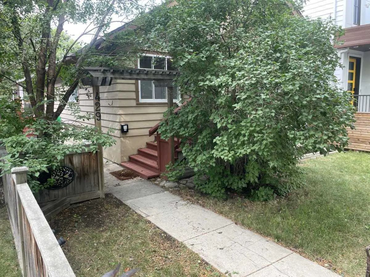 429 10 Street Northeast, Calgary – Residential Detached Listing Photo 2