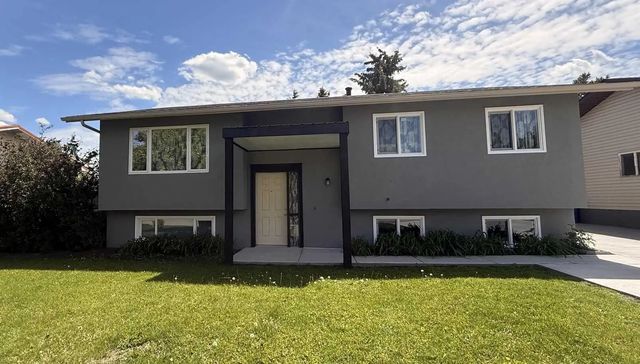 2305 17 Avenue , Didsbury
