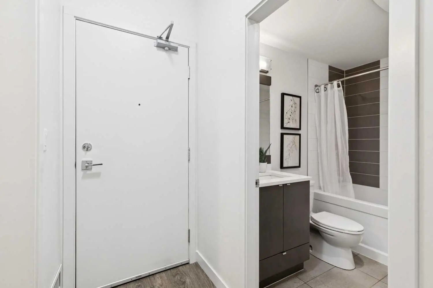 208 323 20 Avenue Southwest, Calgary – Residential Apartment Listing Photo 2