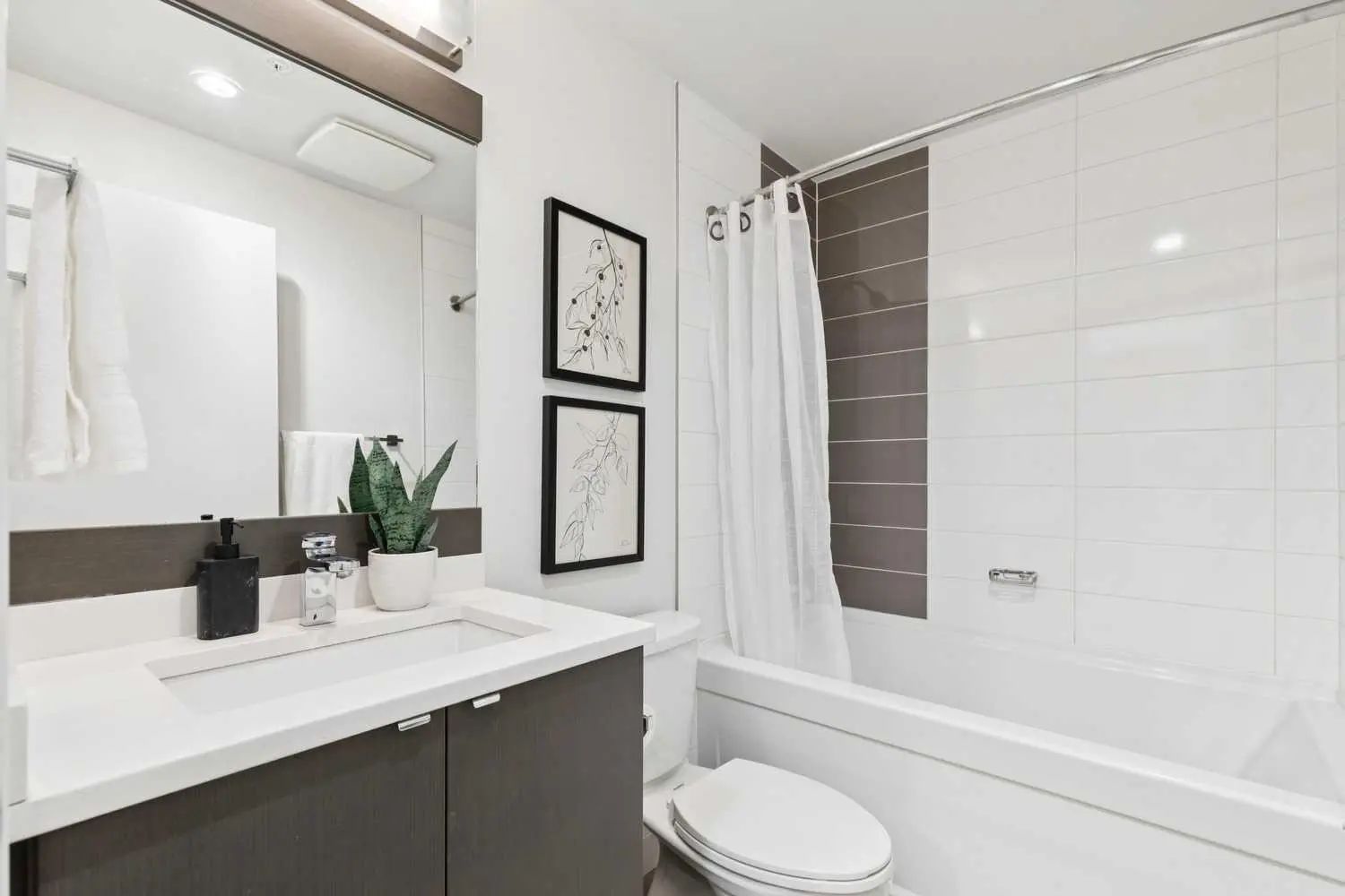 208 323 20 Avenue Southwest, Calgary – Residential Apartment Listing Photo 3