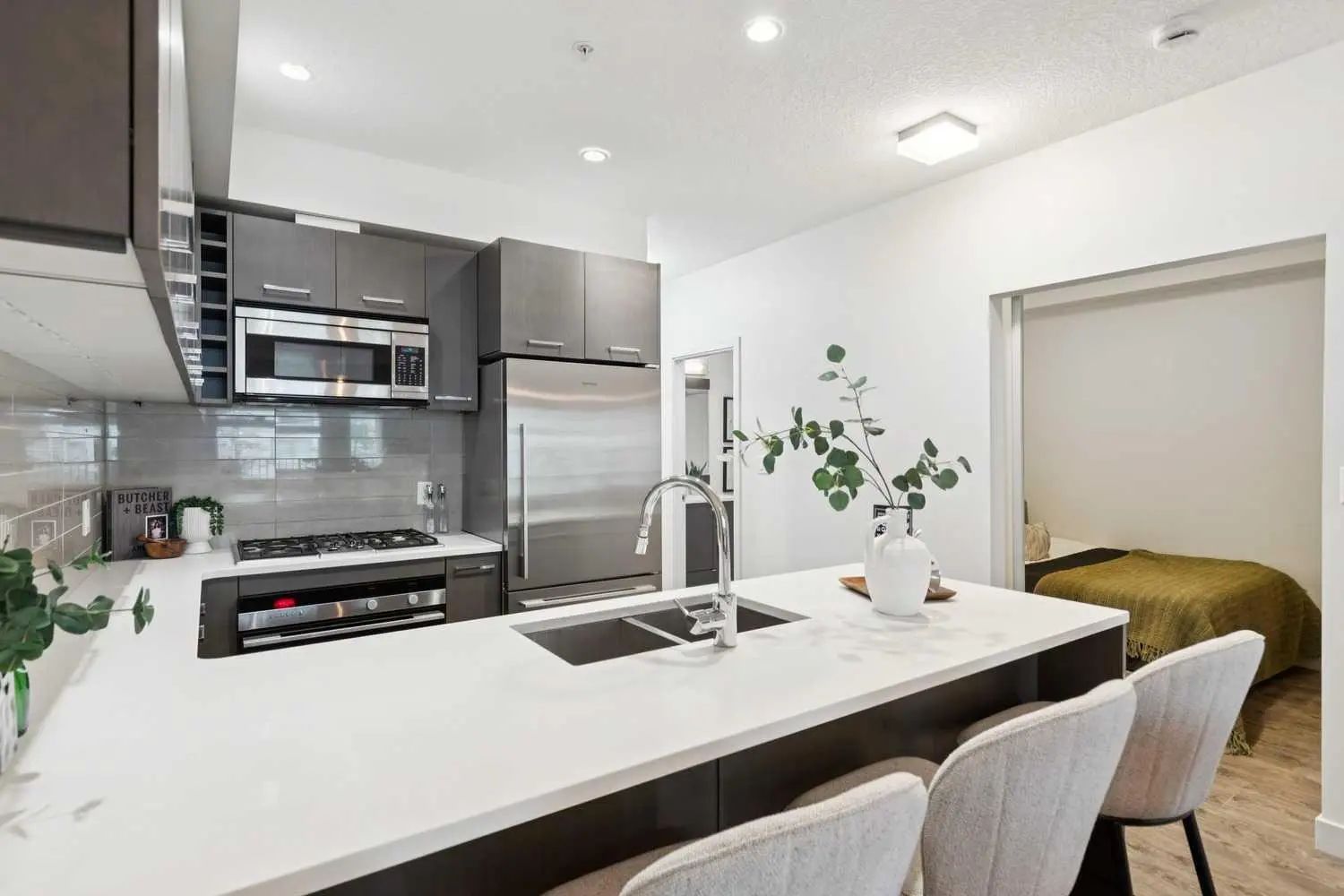 208 323 20 Avenue Southwest, Calgary – Residential Apartment Listing Photo 4