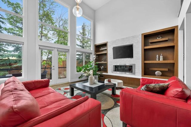 168 Posthill Drive Sw, Calgary