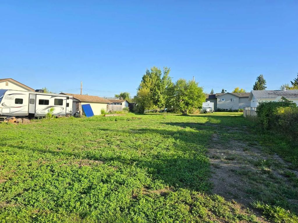 24 1 Avenue Ne, McLennan