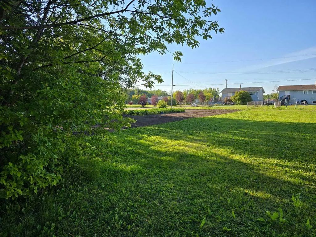 217 2 Avenue Ne, McLennan