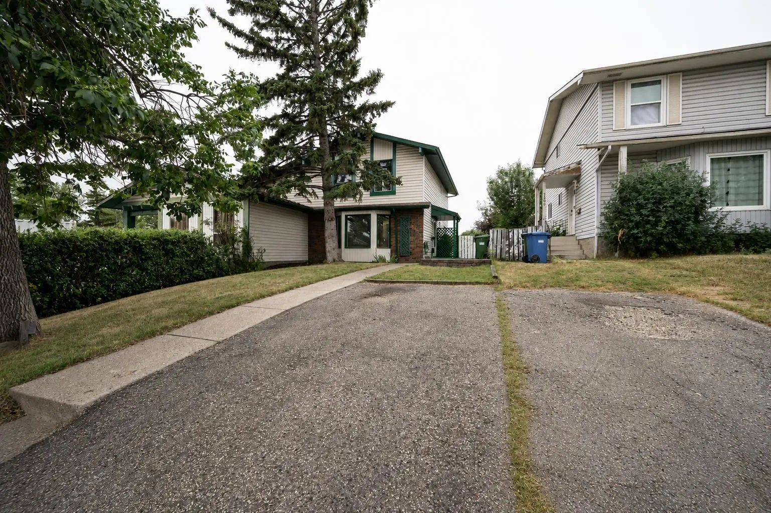 2603 60 Street Northeast, Calgary – Residential Semi Detached (Half Duplex) Listing Photo 2